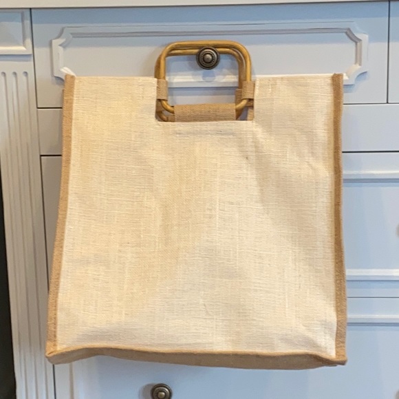 Burlap and wood handled  tote bag. - Picture 1 of 3